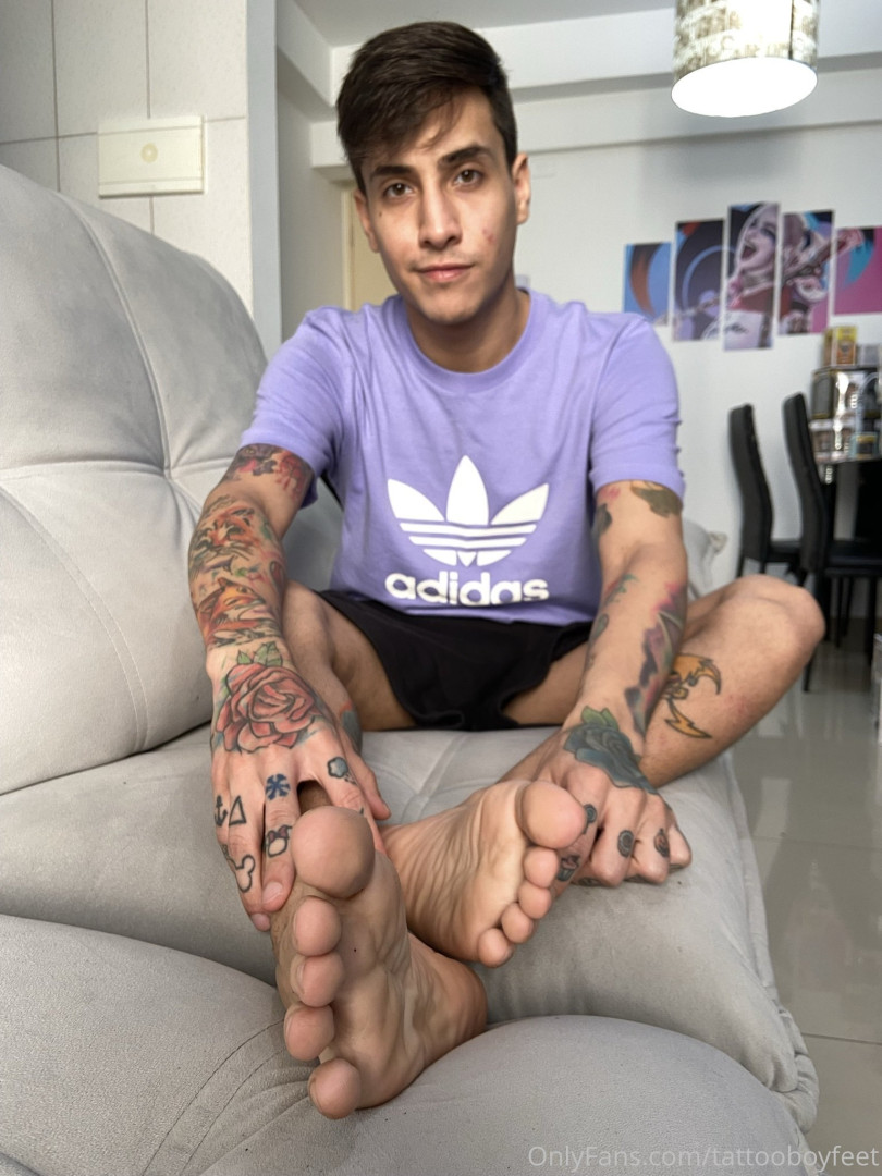 Photo by tattooboyfeet published on October 15,2023 00:18:12 - BestThots