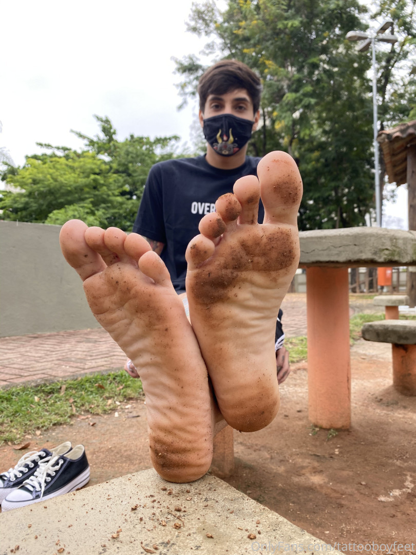 Photo by tattooboyfeet published on October 15,2023 00:24:28 - BestThots