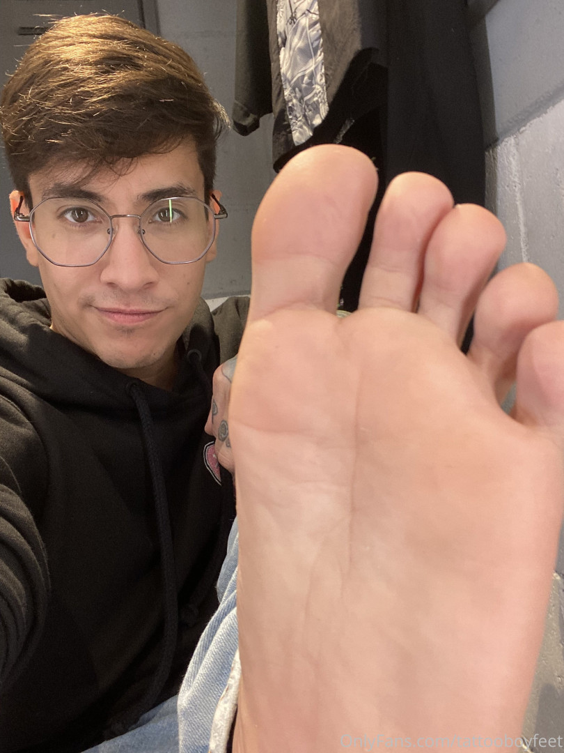 Photo by tattooboyfeet published on October 15,2023 00:25:58 - BestThots