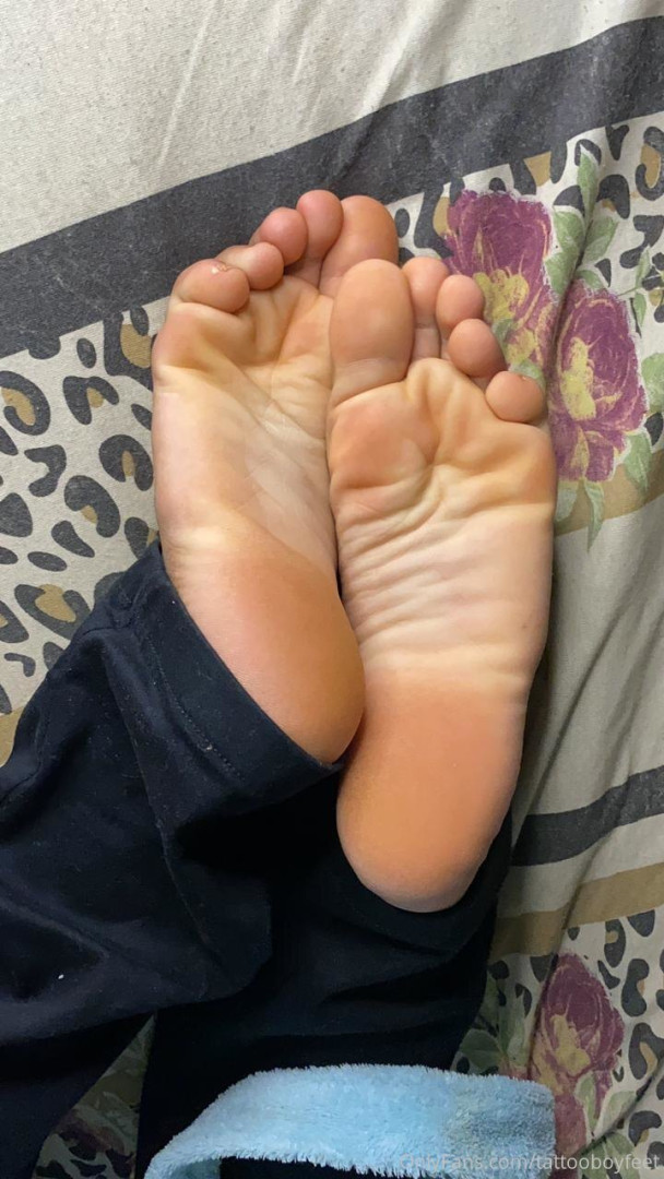 Photo by tattooboyfeet published on October 15,2023 00:55:29 - BestThots
