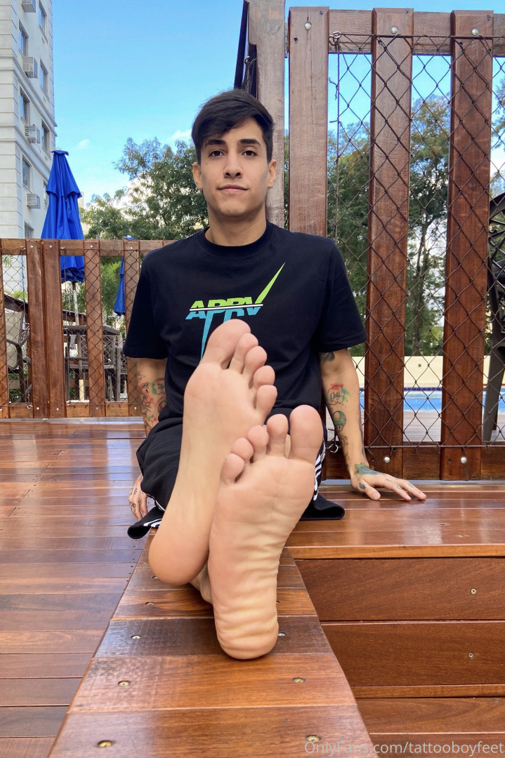 Photo by tattooboyfeet published on October 15,2023 01:32:04 - BestThots