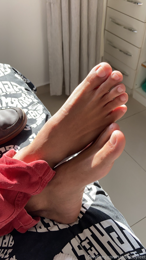 Photo by tattooboyfeet published on October 15,2023 01:56:57 - BestThots