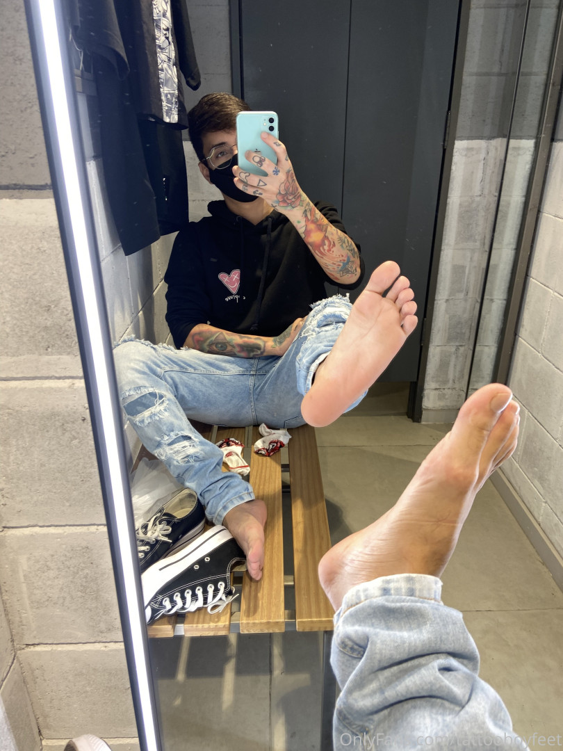 Photo by tattooboyfeet published on October 15,2023 02:48:42 - BestThots