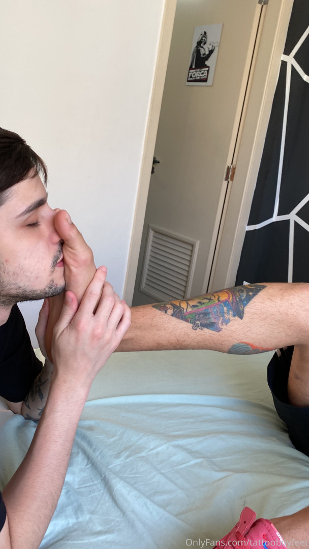 Photo by tattooboyfeet published on October 15,2023 02:51:54 - BestThots