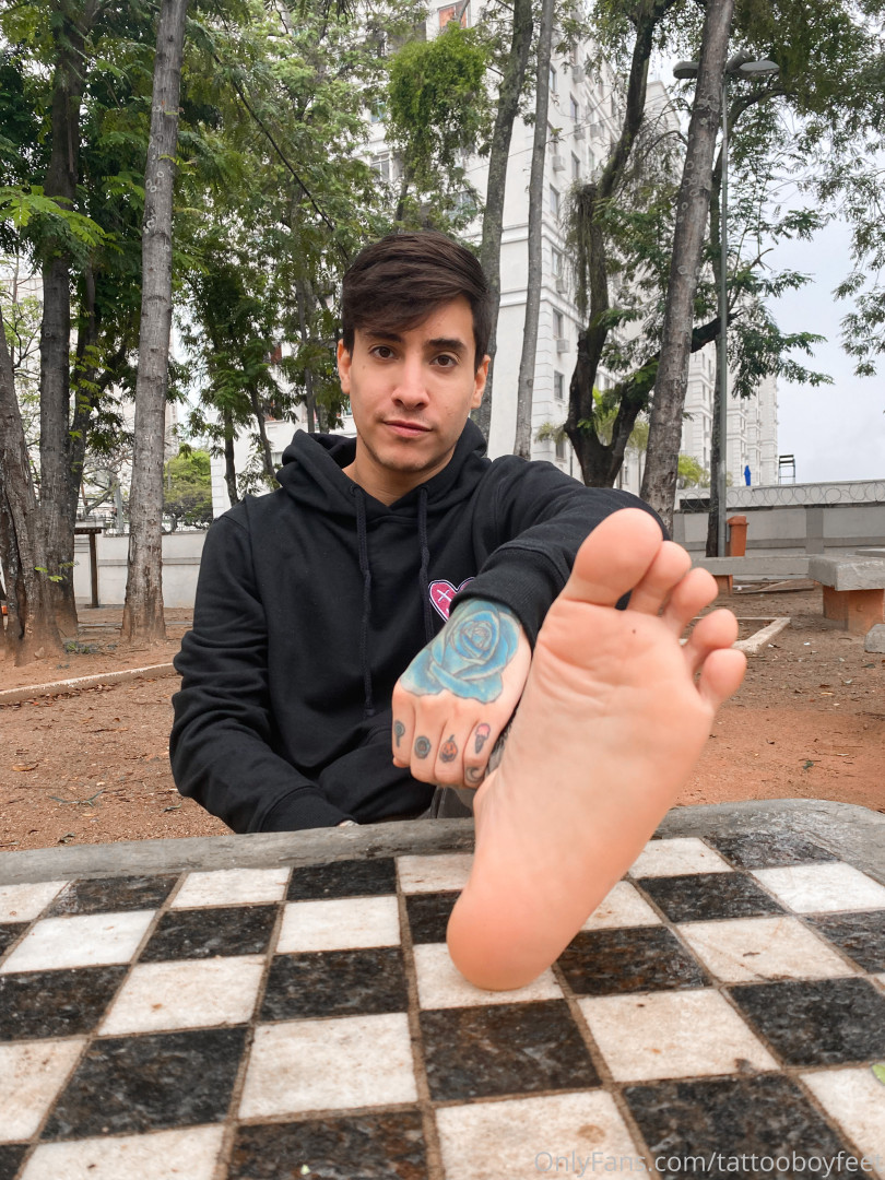 Photo by tattooboyfeet published on October 15,2023 03:08:10 - BestThots