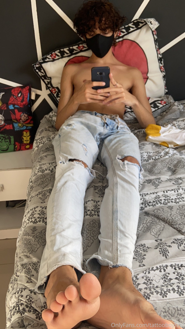 Photo by tattooboyfeet published on October 15,2023 03:23:43 - BestThots