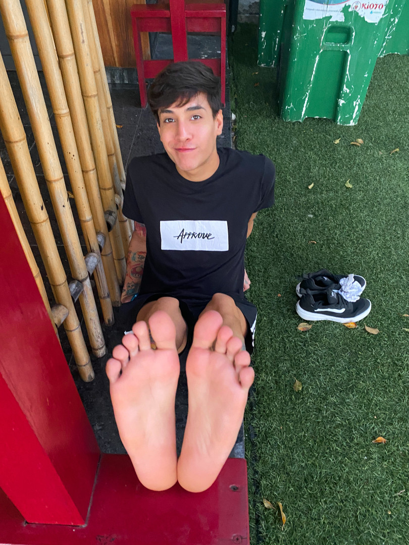 Photo by tattooboyfeet published on October 15,2023 03:39:46 - BestThots