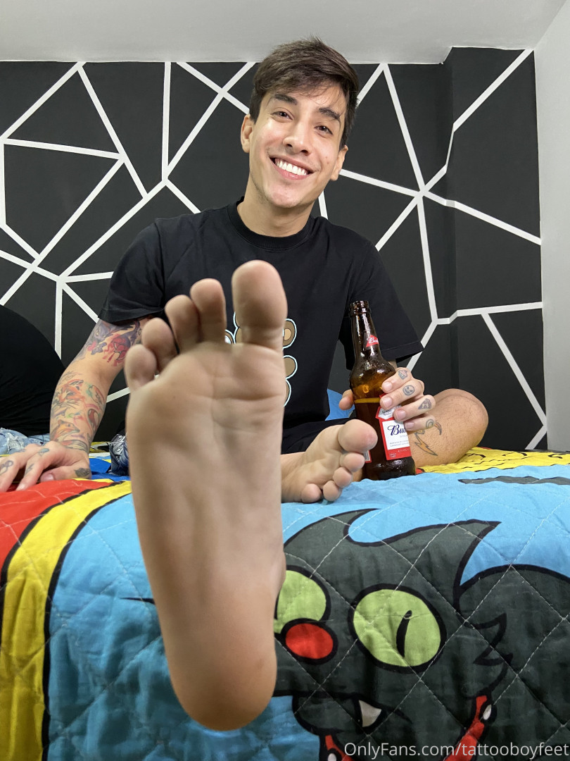 Photo by tattooboyfeet published on October 15,2023 03:48:22 - BestThots