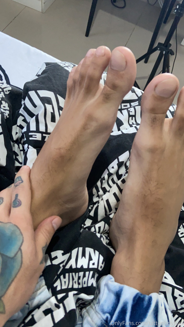 Photo by tattooboyfeet published on October 15,2023 03:55:58 - BestThots