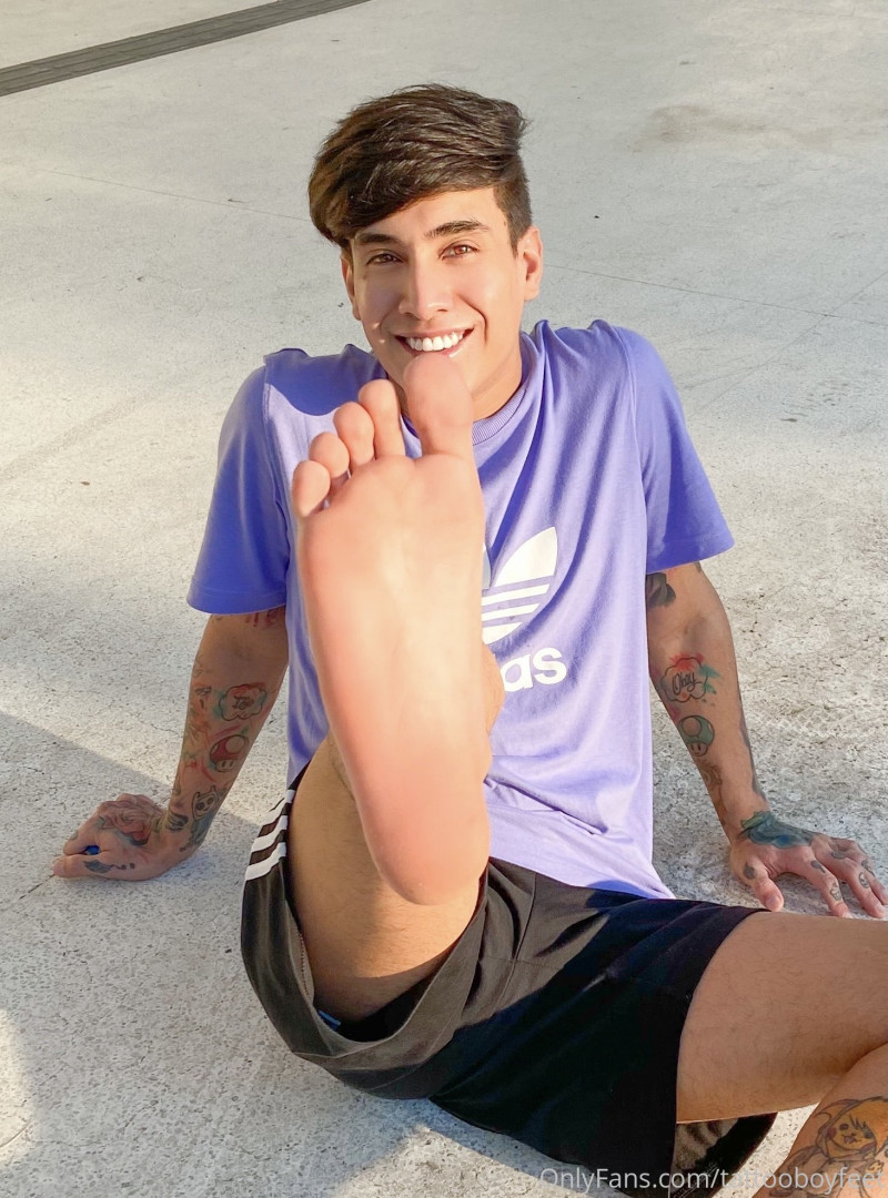 Photo by tattooboyfeet published on October 15,2023 04:36:40 - BestThots
