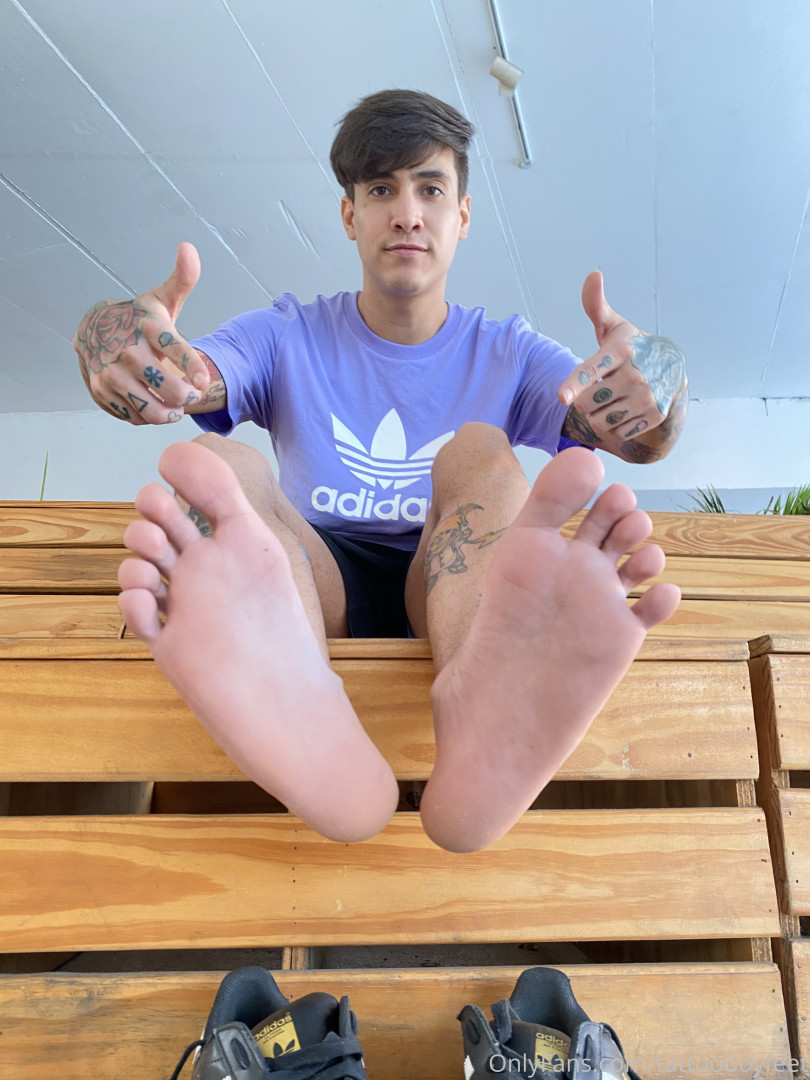 Photo by tattooboyfeet published on October 15,2023 04:39:45 - BestThots