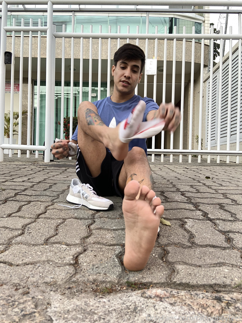 Photo by tattooboyfeet published on October 15,2023 04:58:04 - BestThots