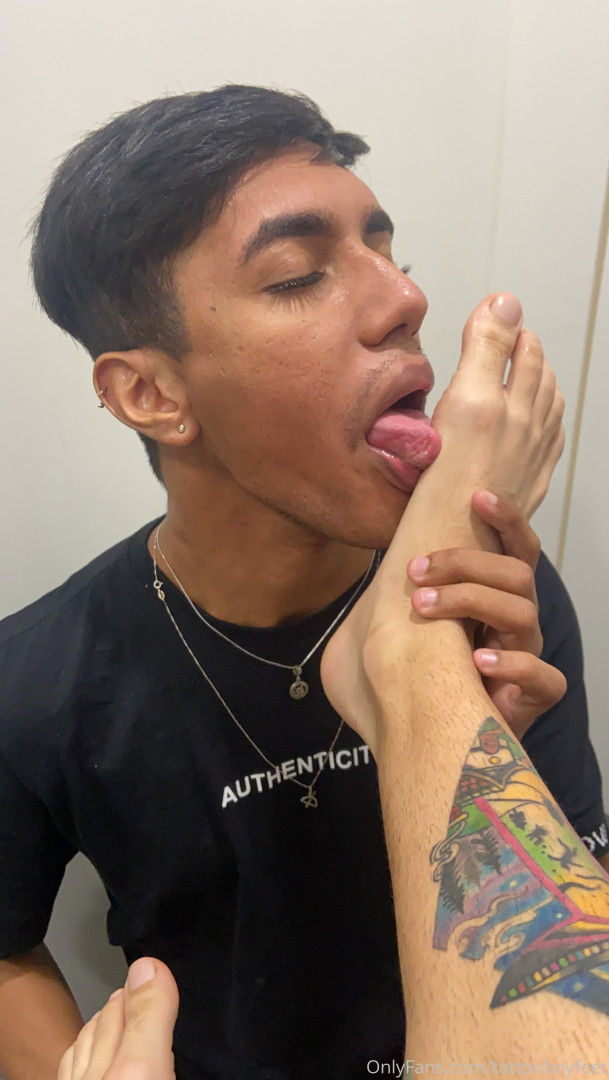 Photo by tattooboyfeet published on October 15,2023 05:14:56 - BestThots