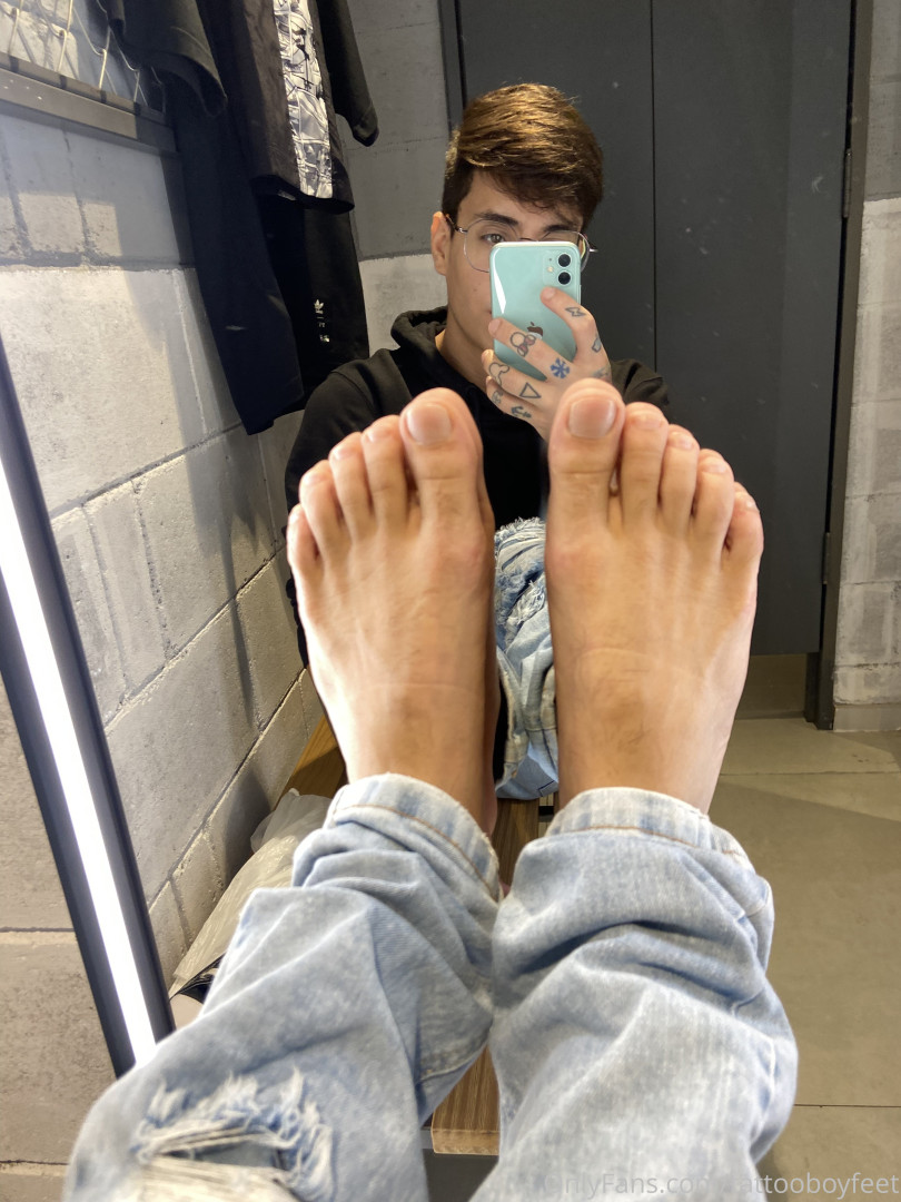Photo by tattooboyfeet published on October 15,2023 05:28:47 - BestThots