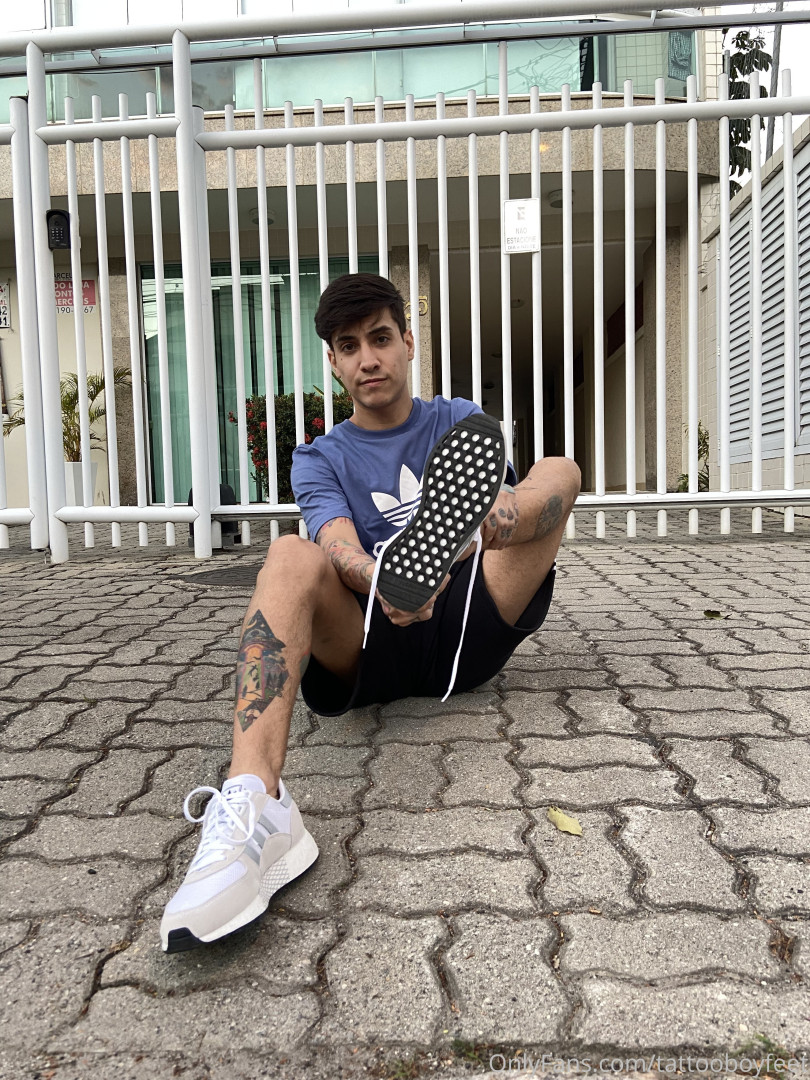 Photo by tattooboyfeet published on October 15,2023 05:38:13 - BestThots