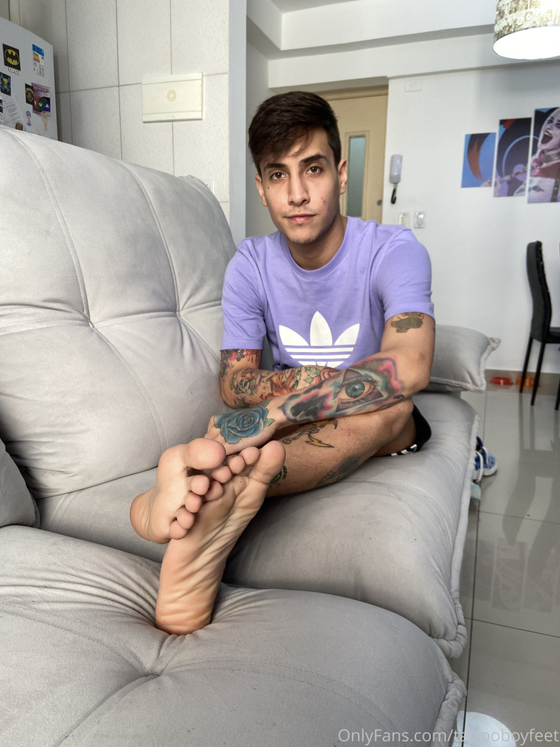 Photo by tattooboyfeet published on October 15,2023 05:39:37 - BestThots