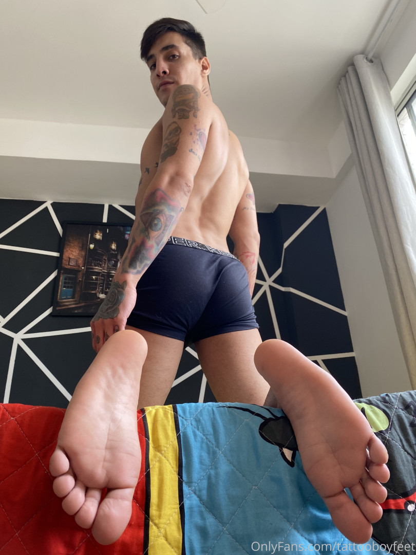 Photo by tattooboyfeet published on October 15,2023 05:41:20 - BestThots