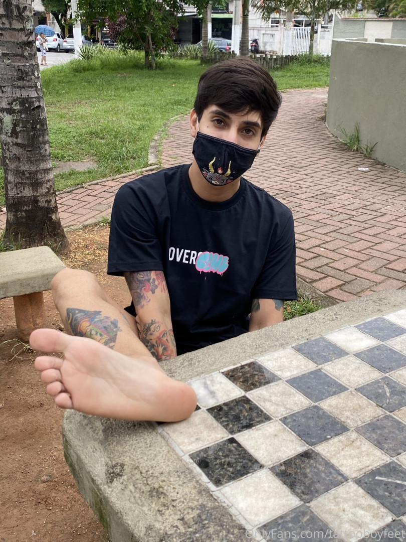 Photo by tattooboyfeet published on October 15,2023 06:19:21 - BestThots