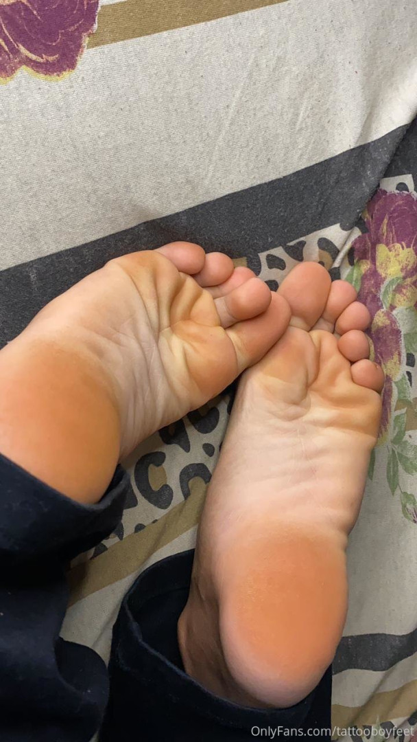 Photo by tattooboyfeet published on October 15,2023 06:22:25 - BestThots