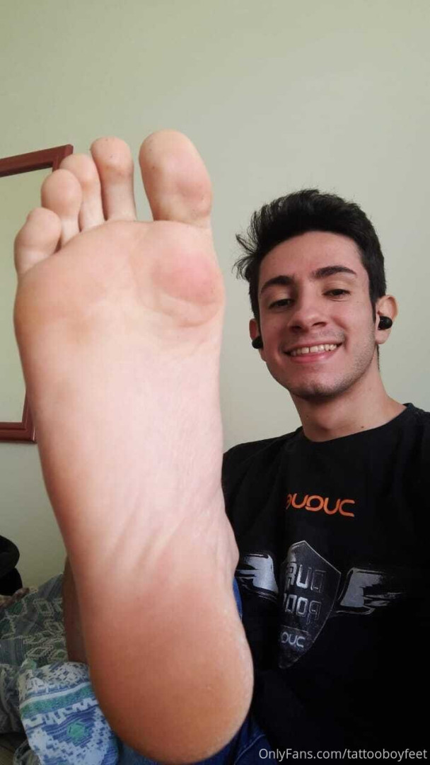 Photo by tattooboyfeet published on October 15,2023 06:37:23 - BestThots