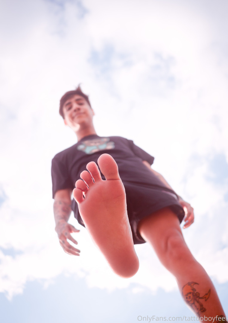 Photo by tattooboyfeet published on October 15,2023 06:40:44 - BestThots
