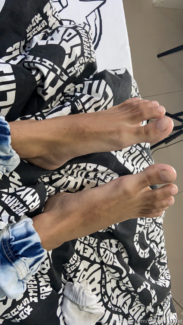 Photo by tattooboyfeet published on October 15,2023 07:01:26 - BestThots