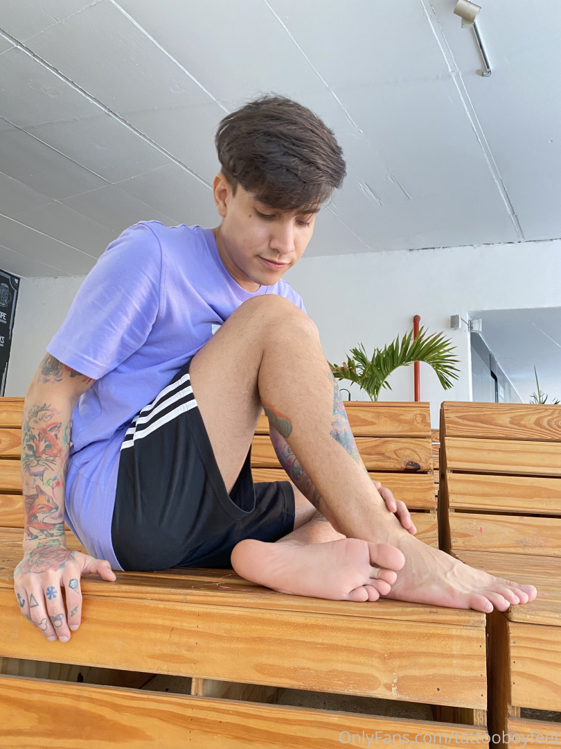 Photo by tattooboyfeet published on October 15,2023 07:09:37 - BestThots