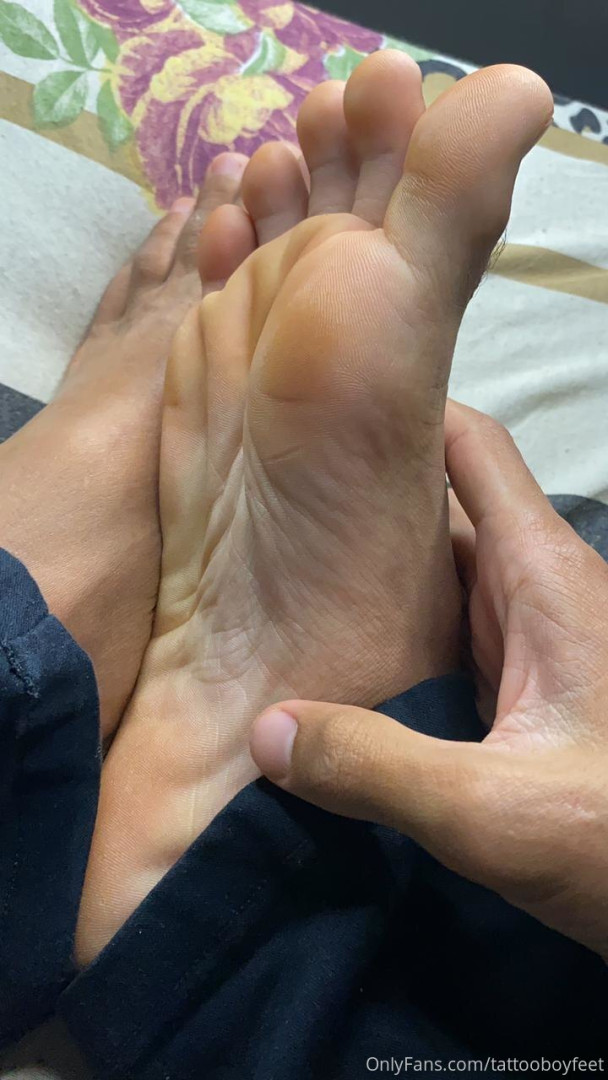 Photo by tattooboyfeet published on October 15,2023 07:22:40 - BestThots