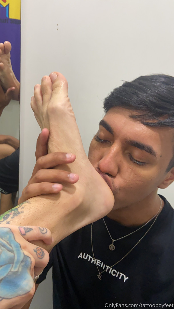 Photo by tattooboyfeet published on October 15,2023 07:35:29 - BestThots