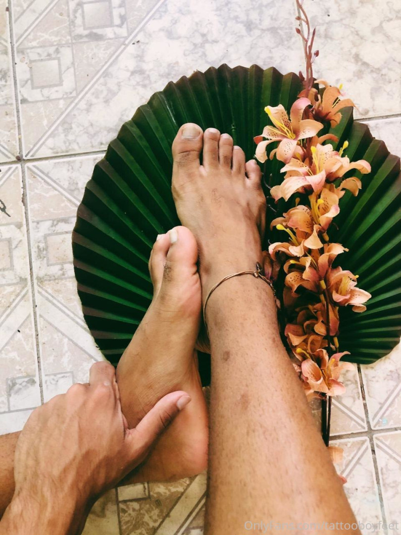 Photo by tattooboyfeet published on October 15,2023 07:49:11 - BestThots