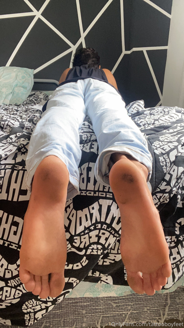 Photo by tattooboyfeet published on October 15,2023 08:06:55 - BestThots
