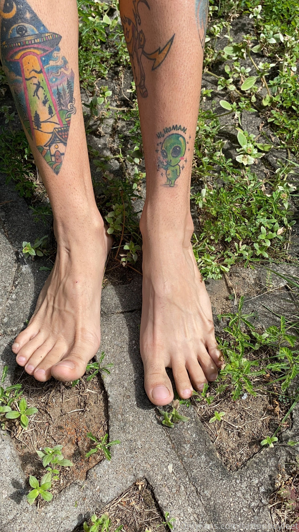 Photo by tattooboyfeet published on October 15,2023 08:14:46 - BestThots