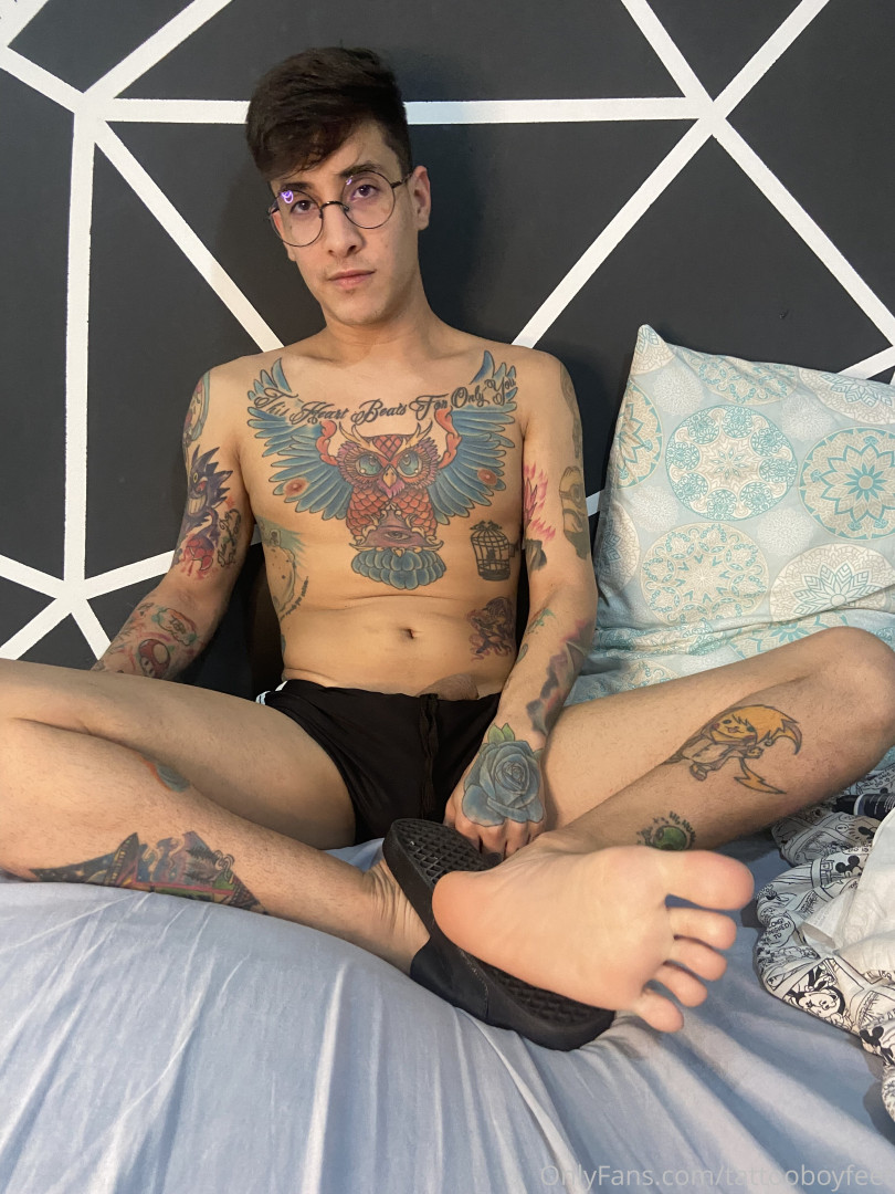 Photo by tattooboyfeet published on October 15,2023 08:43:08 - BestThots