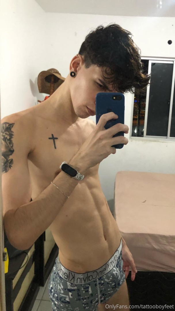 Photo by tattooboyfeet published on October 15,2023 09:08:52 - BestThots