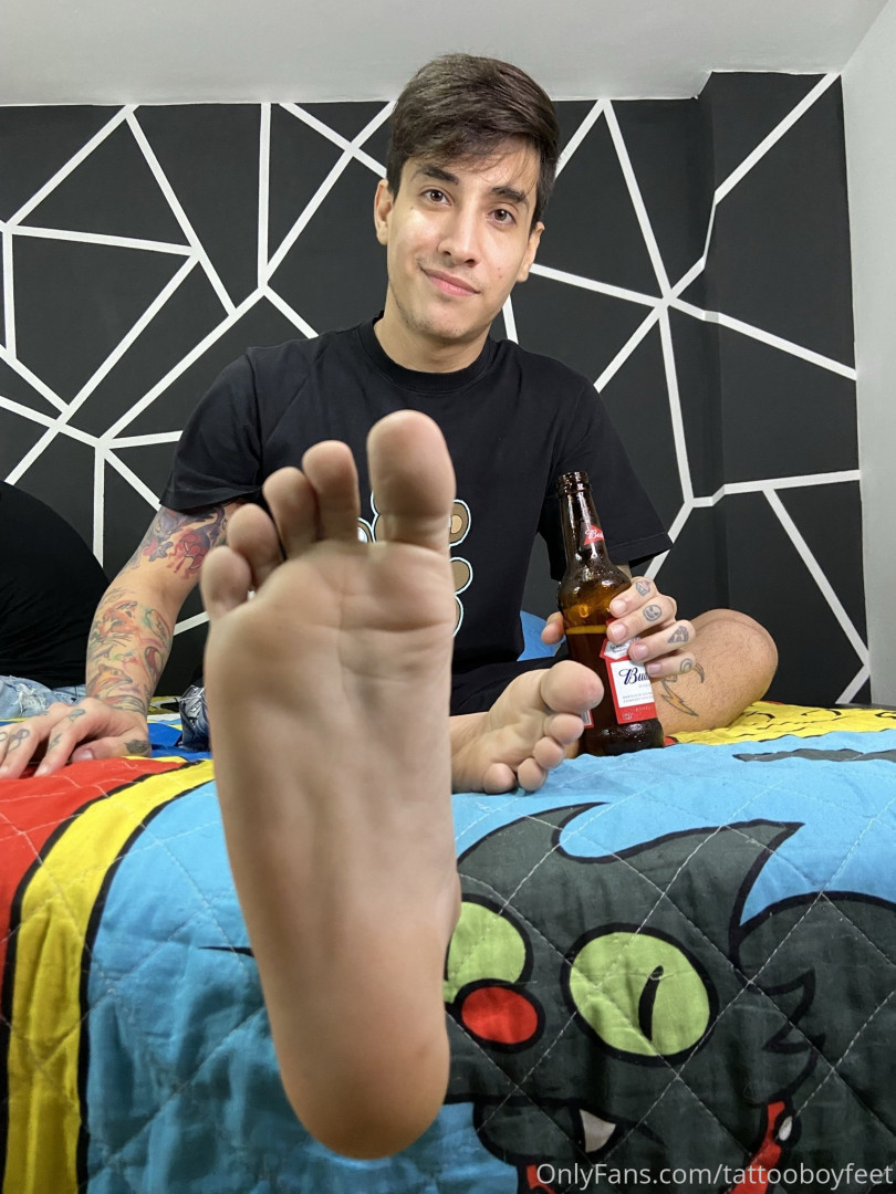 Photo by tattooboyfeet published on October 15,2023 09:12:03 - BestThots