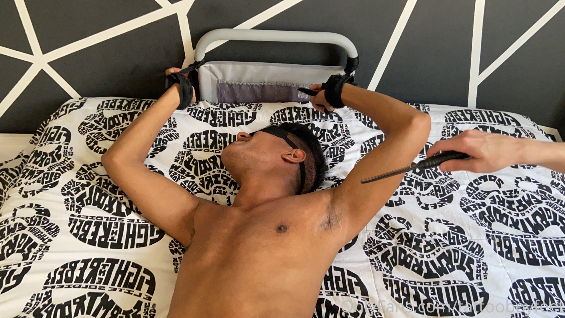 Photo by tattooboyfeet published on October 15,2023 09:33:06 - BestThots