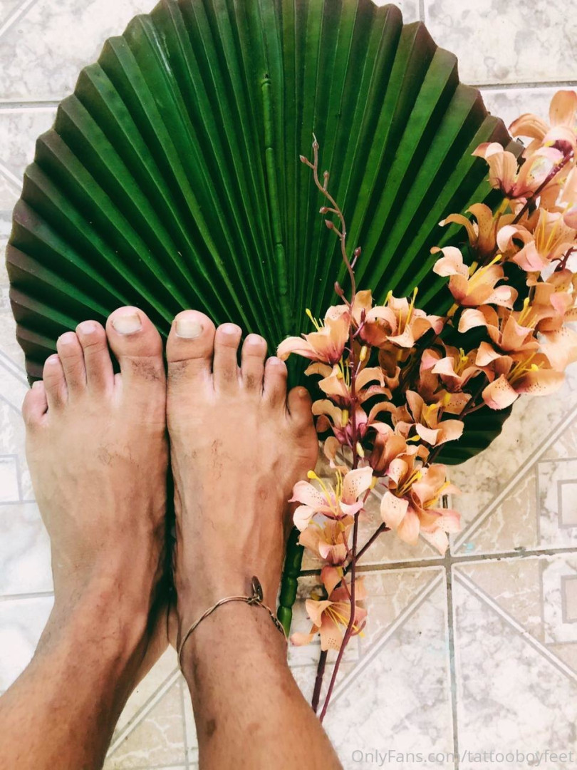 Photo by tattooboyfeet published on October 15,2023 09:34:41 - BestThots