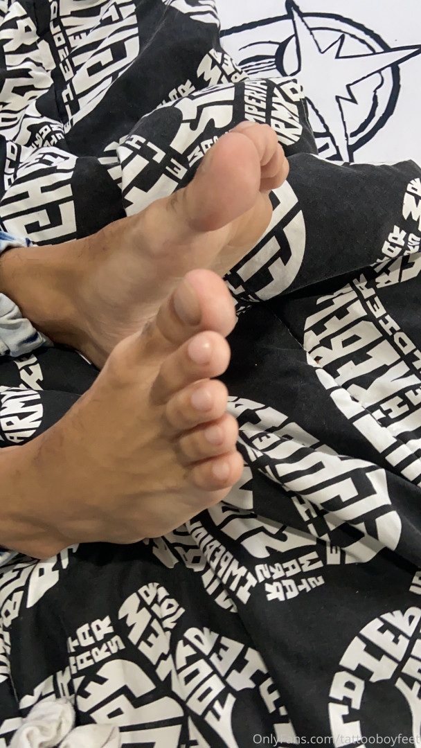 Photo by tattooboyfeet published on October 15,2023 09:36:17 - BestThots
