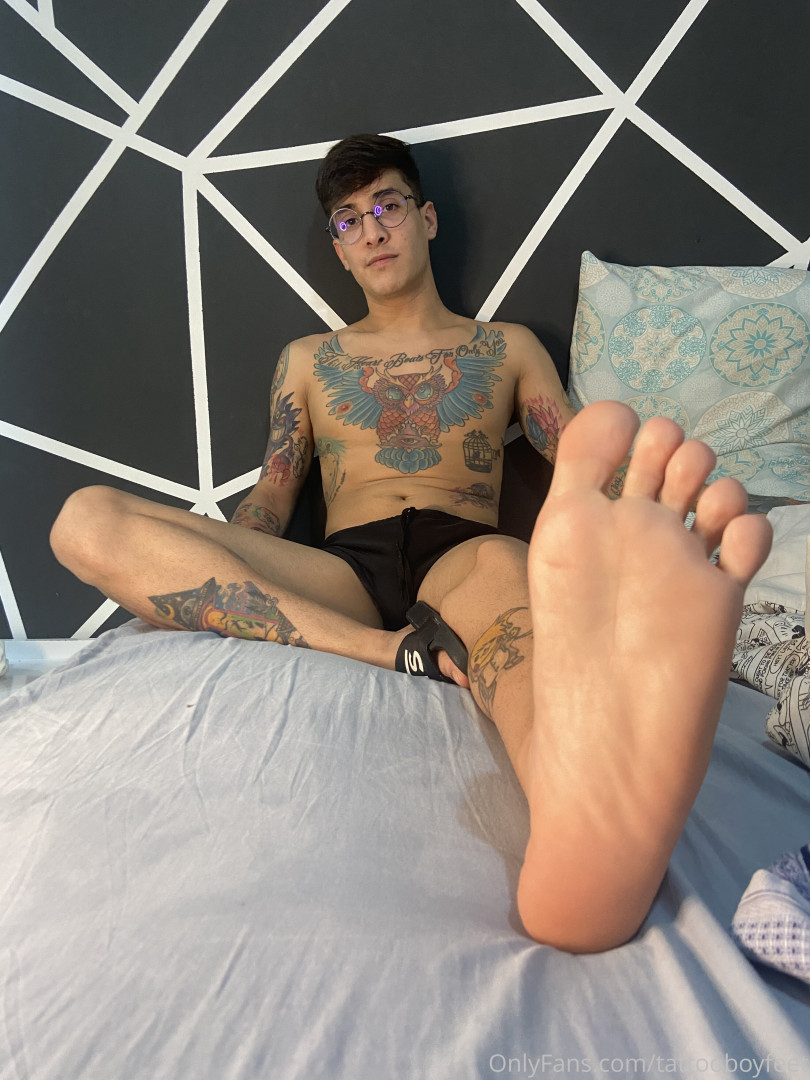 Photo by tattooboyfeet published on October 15,2023 09:39:24 - BestThots