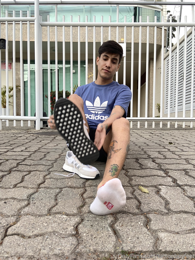 Photo by tattooboyfeet published on October 15,2023 09:51:42 - BestThots