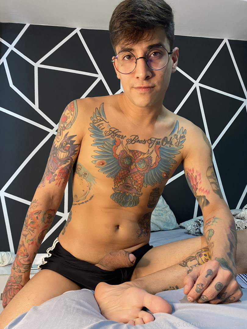 Photo by tattooboyfeet published on October 15,2023 10:05:33 - BestThots