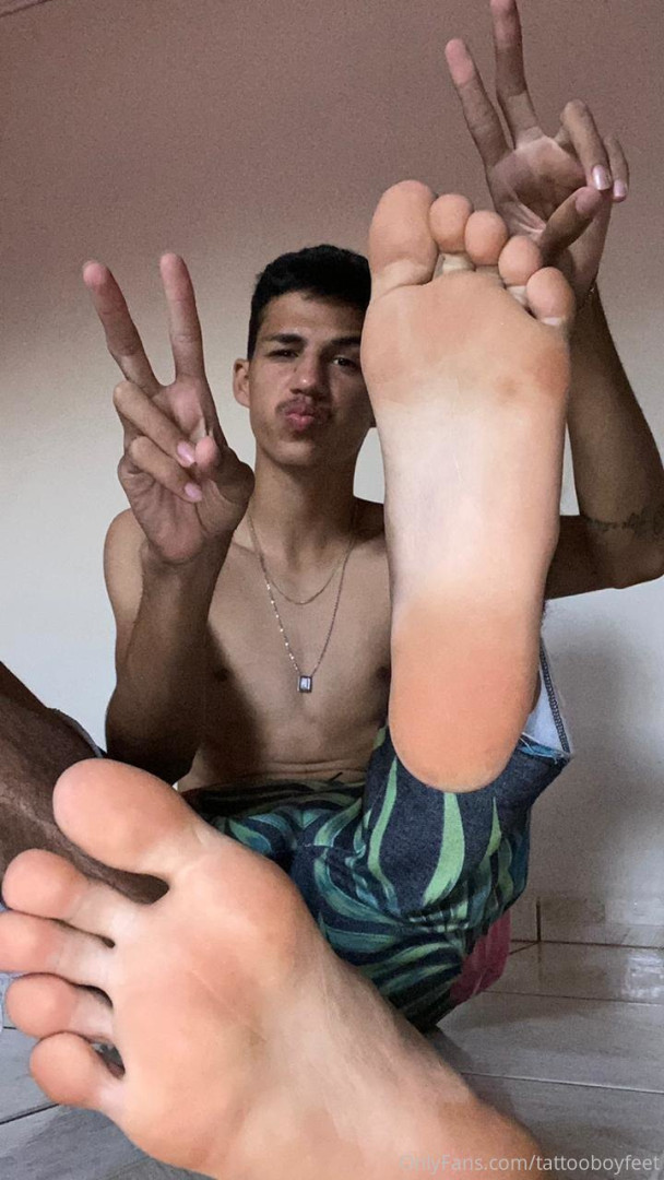 Photo by tattooboyfeet published on October 15,2023 10:09:58 - BestThots
