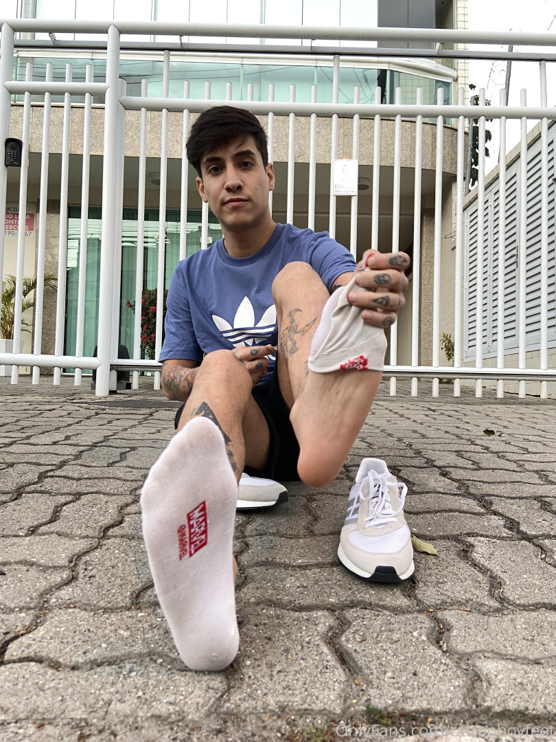 Photo by tattooboyfeet published on October 15,2023 10:13:13 - BestThots