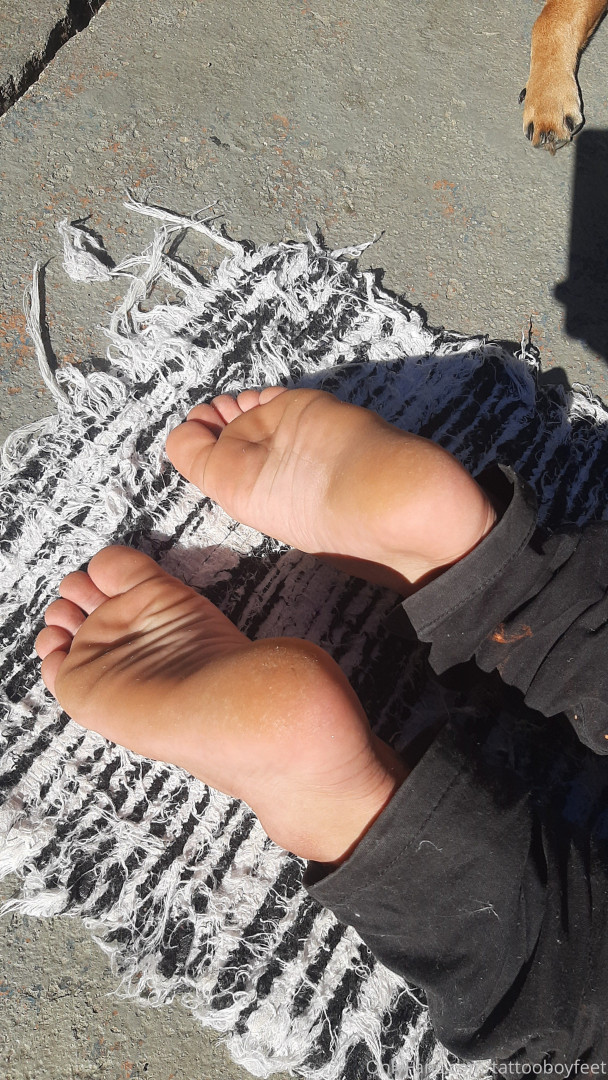 Photo by tattooboyfeet published on October 15,2023 10:27:44 - BestThots