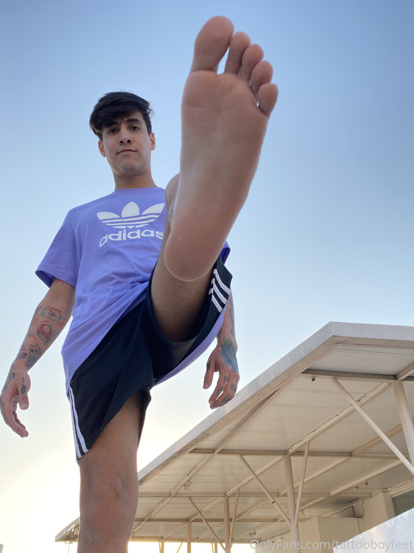 Photo by tattooboyfeet published on October 15,2023 10:32:28 - BestThots
