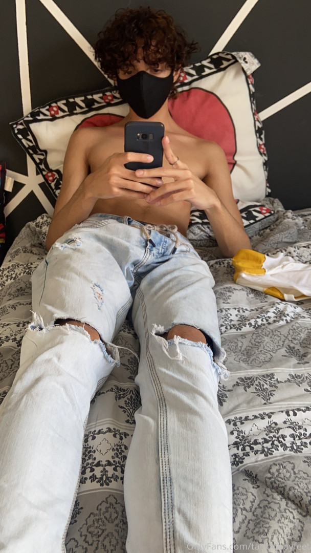 Photo by tattooboyfeet published on October 15,2023 10:35:28 - BestThots