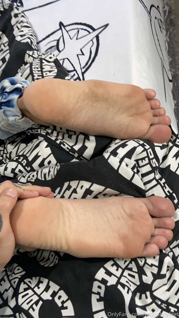 Photo by tattooboyfeet published on October 15,2023 10:36:53 - BestThots