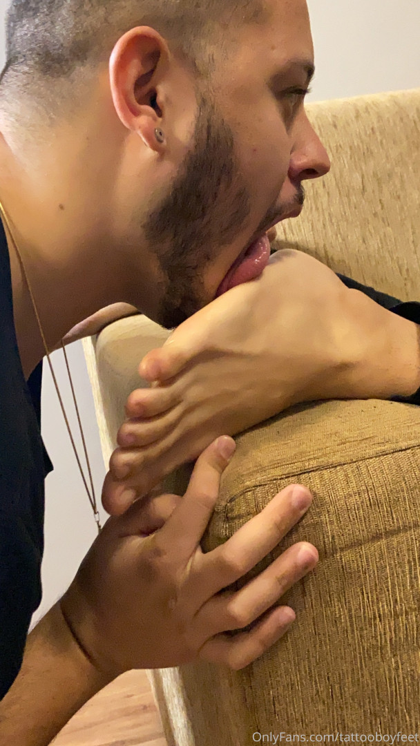 Photo by tattooboyfeet published on October 15,2023 10:40:06 - BestThots