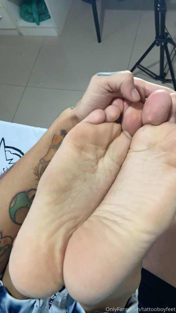 Photo by tattooboyfeet published on October 15,2023 10:55:33 - BestThots