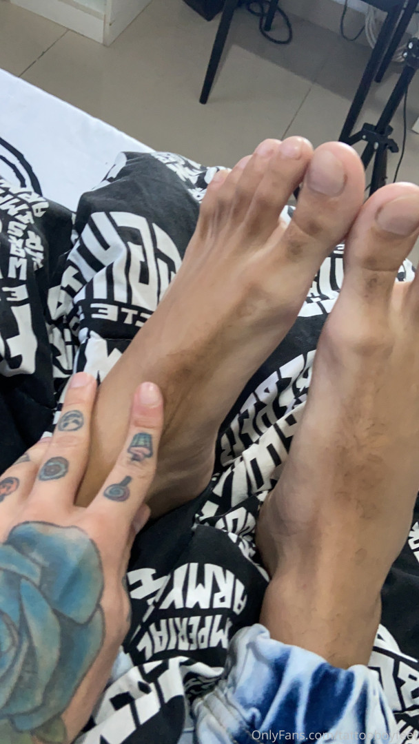 Photo by tattooboyfeet published on October 15,2023 11:00:19 - BestThots